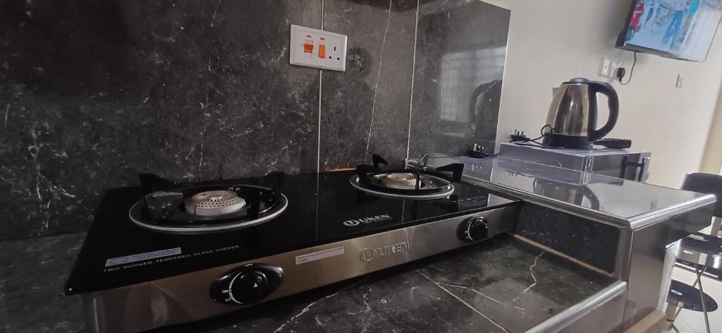 Kuchyň nebo kuchyňský kout v ubytování B&S Studio apartment, Voi Town