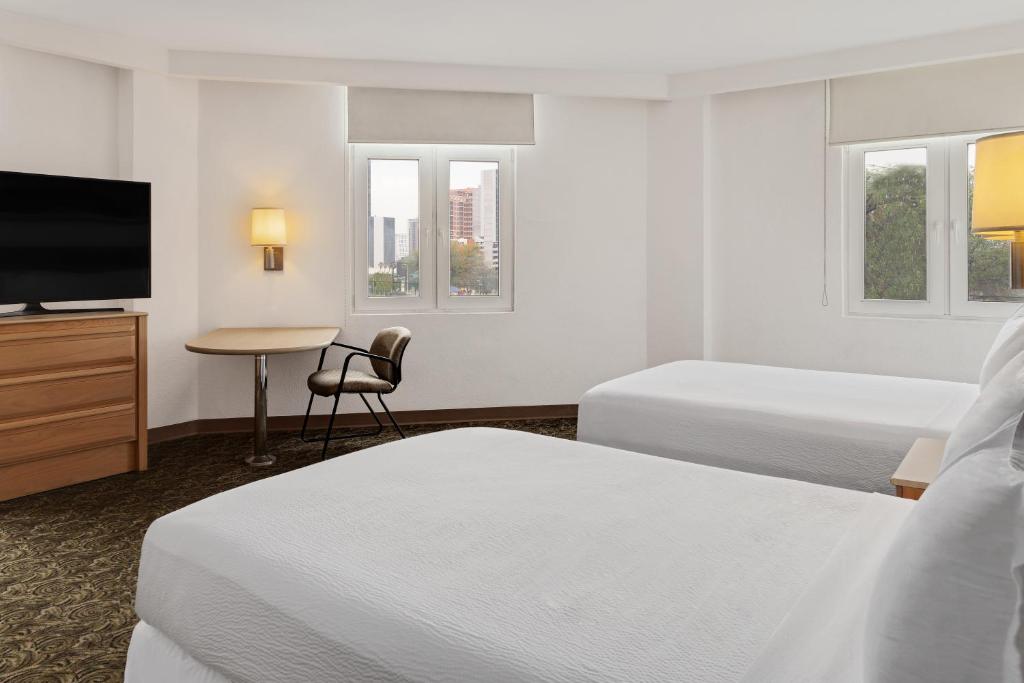 Hotel Monterrey Macroplaza - Superior Double Room With Two Double Beds