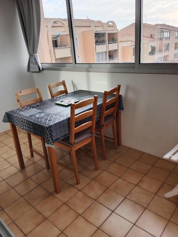 Fotografie z fotogalerie ubytování Superbe appartement avec vue sur la mer et port v destinaci Frontignan