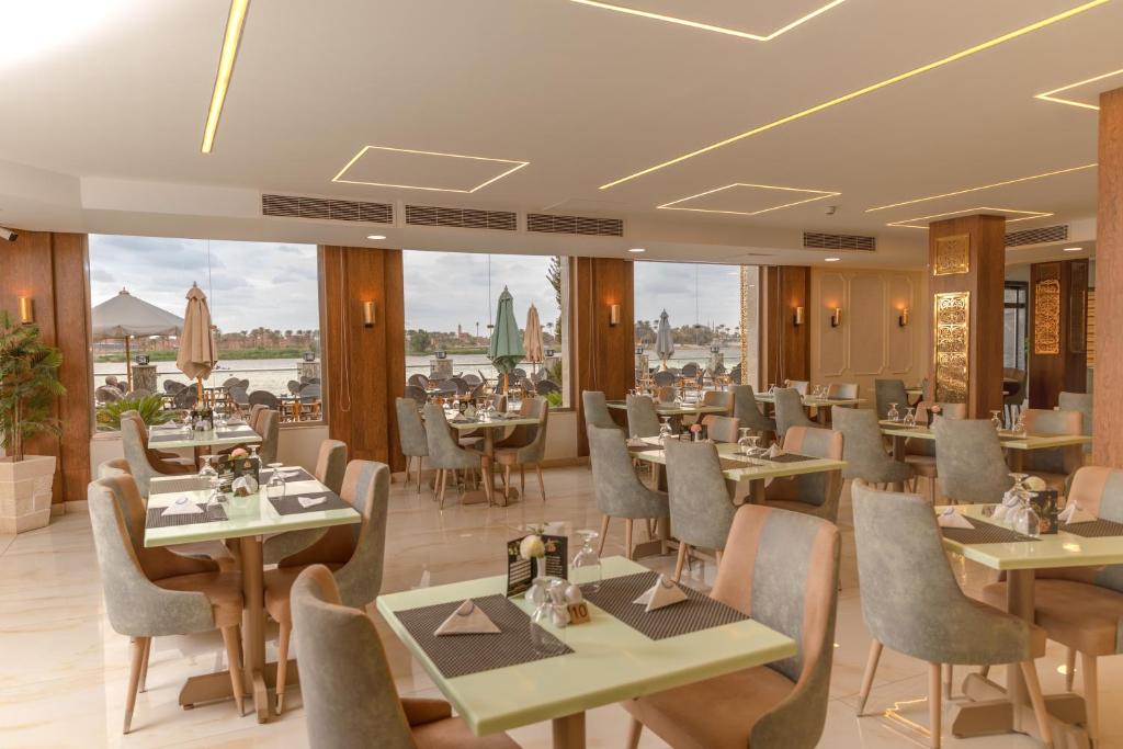 Restaurace v ubytování Nile Club hotel
