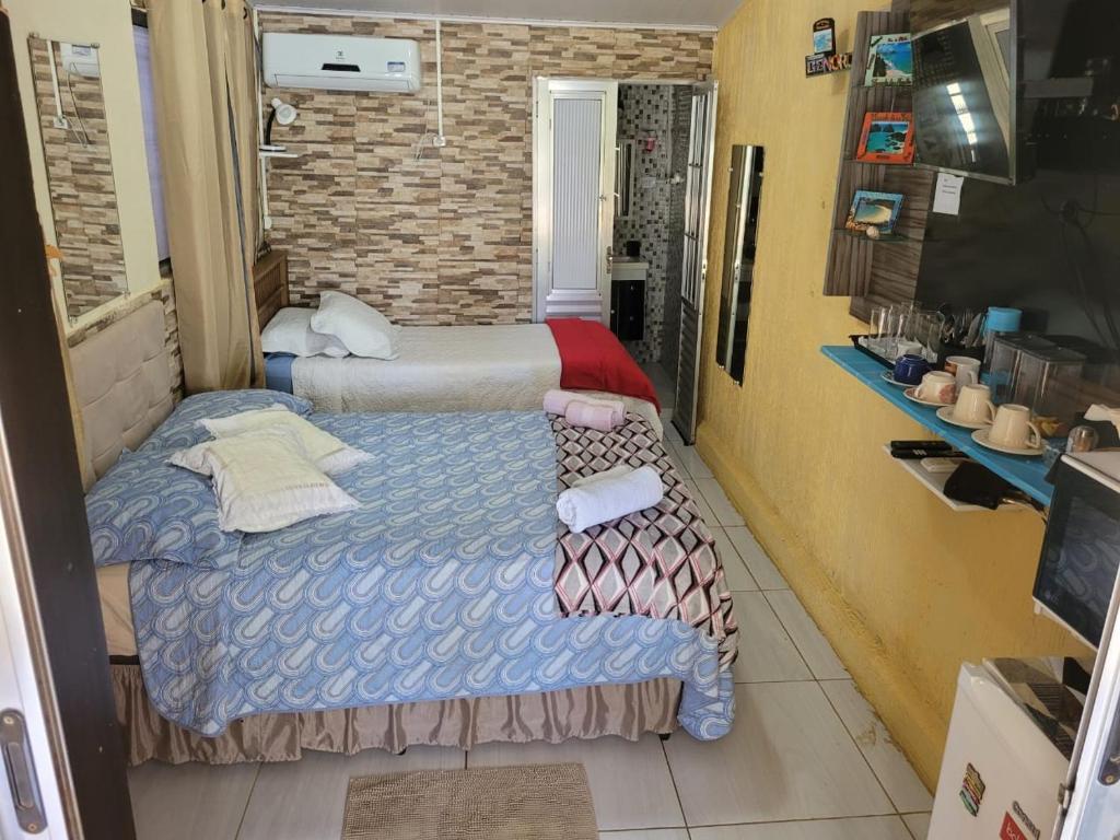 A bed or beds in a room at Chalé da Lau