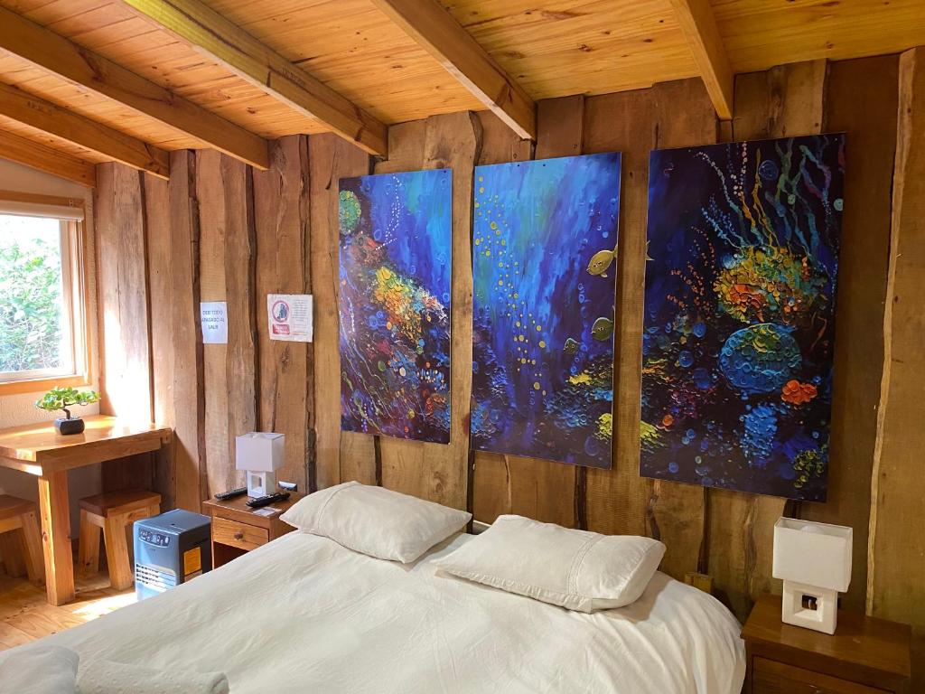Llit o llits en una habitació de Hostal Plaza Chiloe