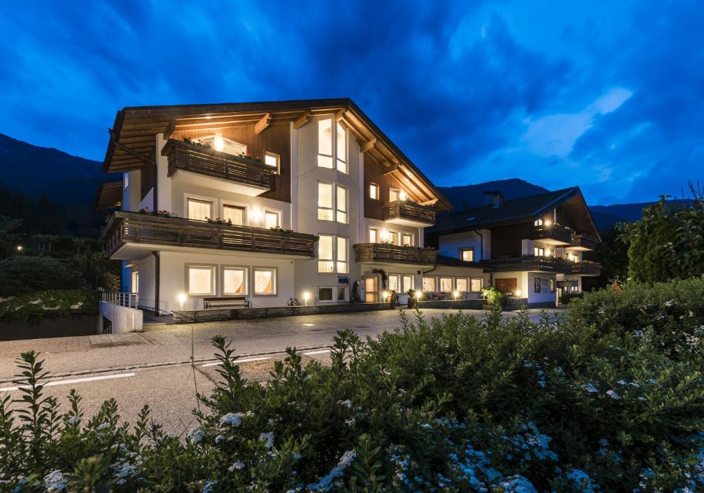 a house with a lit up facade at night at Pension Prack in Brunico