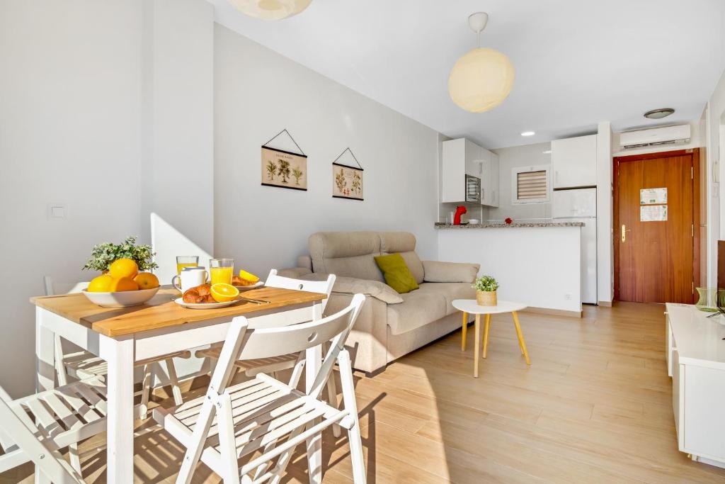 Kuchyňa alebo kuchynka v ubytovaní Vistamarina A108 by IVI Real Estate