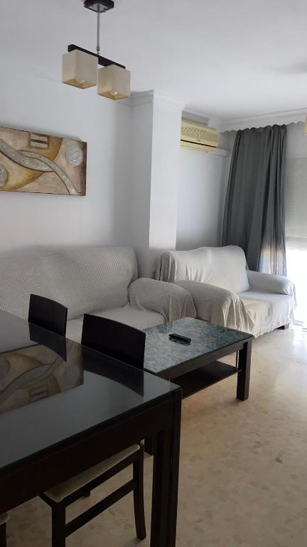 Fotografia z galérie ubytovania Piso bien ubicado y acogedor v destinácii Málaga