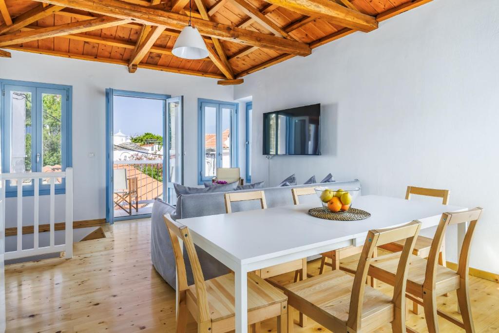 Una televisión o centro de entretenimiento en Villa Strada