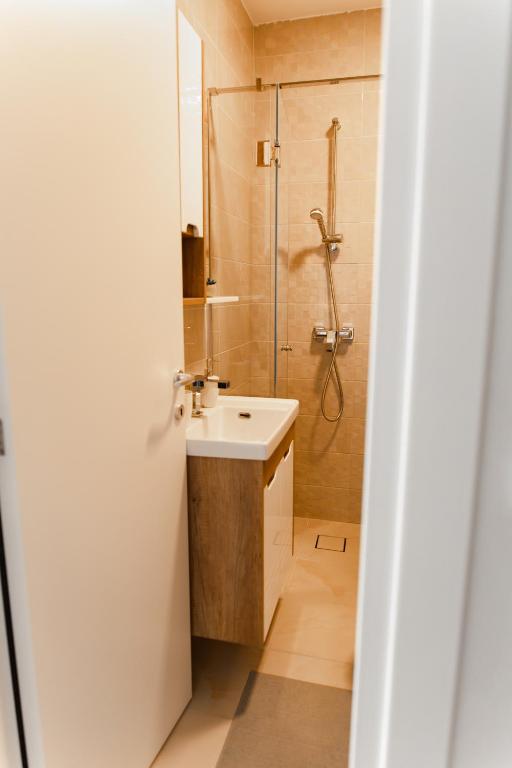 Un baño de Apartmani Jezero Divčibare