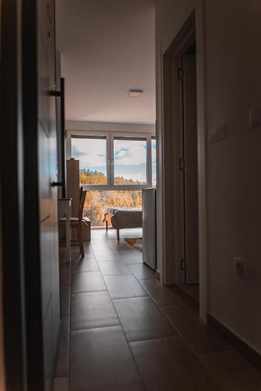 Un lugar para sentarse en Apartmani Jezero Divčibare