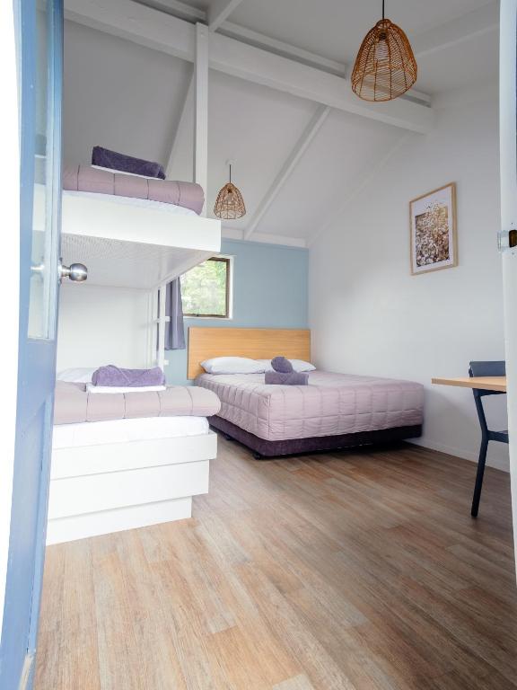 
Basic Room with Shared Bathroom 
