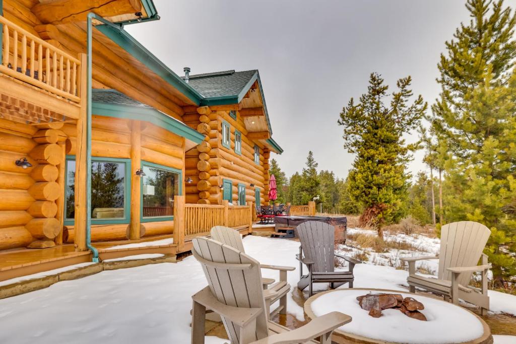Fraser Chalet with Hot Tub and Mountain Views, Fraser (updated prices 2024)