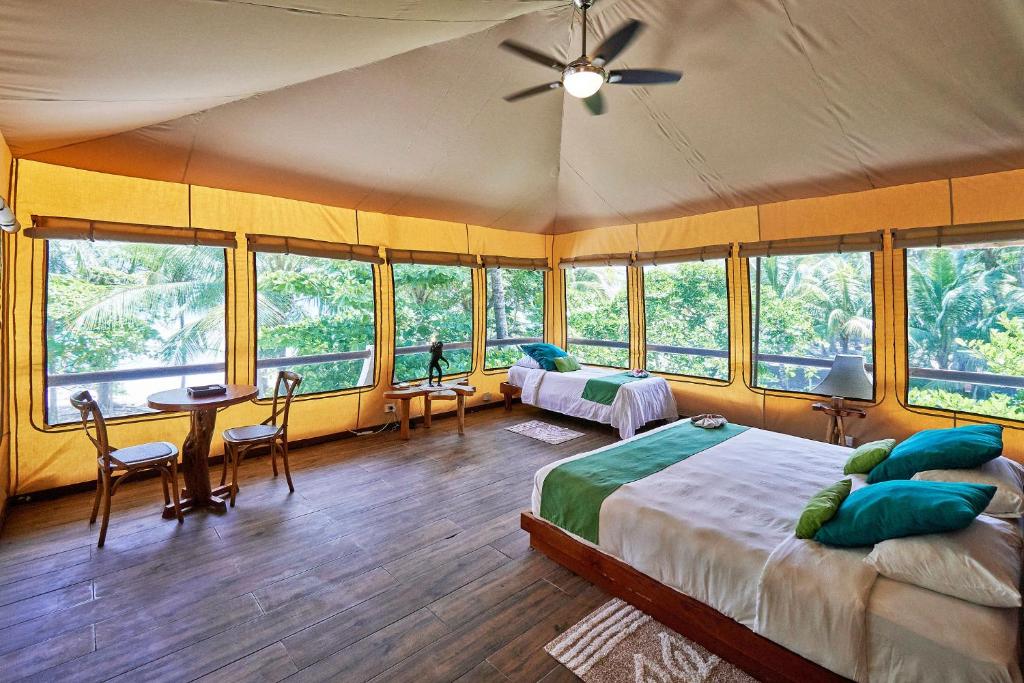 Postel nebo postele na pokoji v ubytování Hotel Tropico Latino