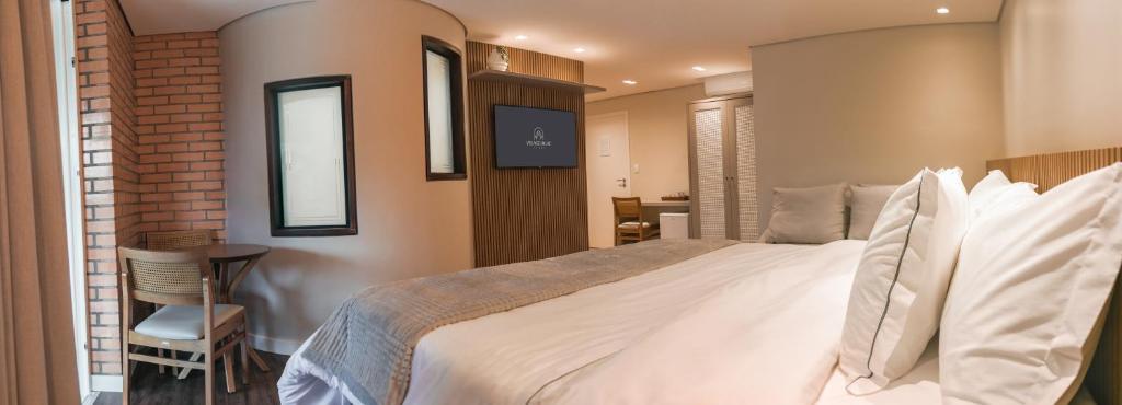 Cama ou camas em um quarto em Village Du Lac Hotel