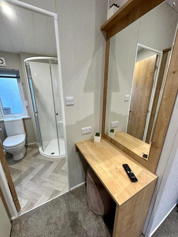 Koupelna v ubytování Luxury 3 bedroom Maple View Lodge, Newquay, Cornwall