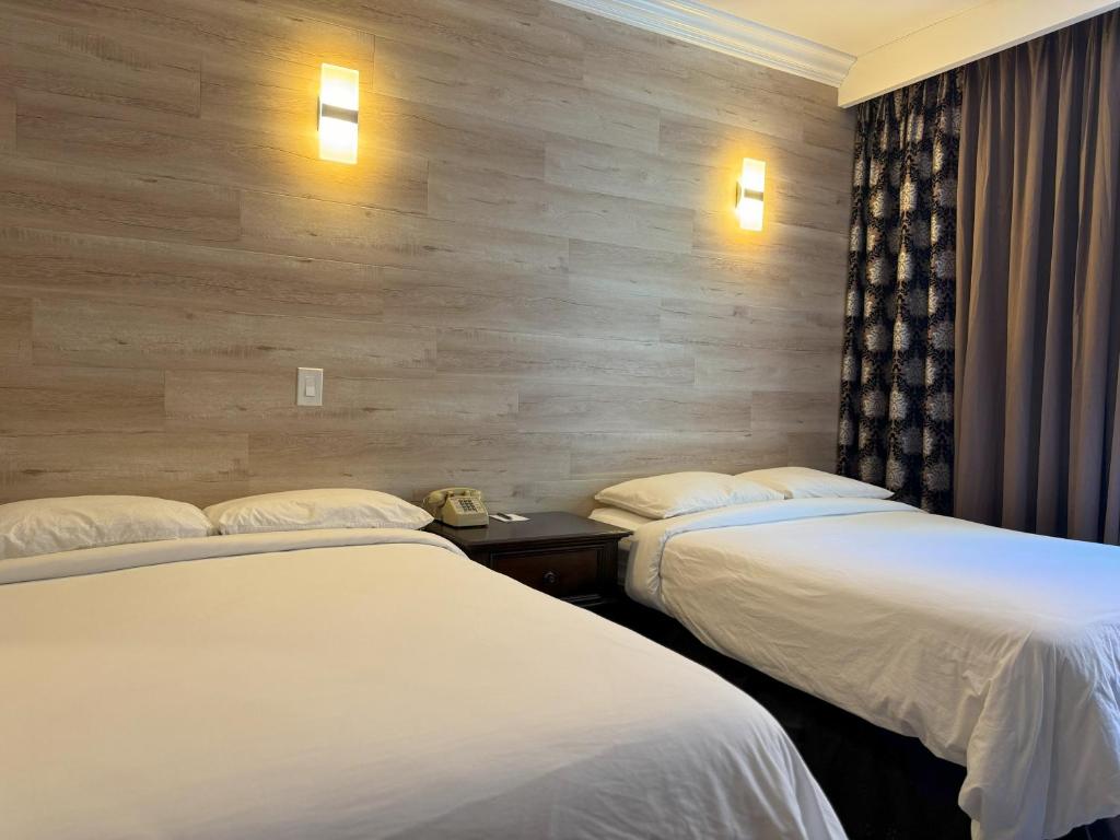 Garden Suite Hotel and Resort - Standard Room With Two Double Beds