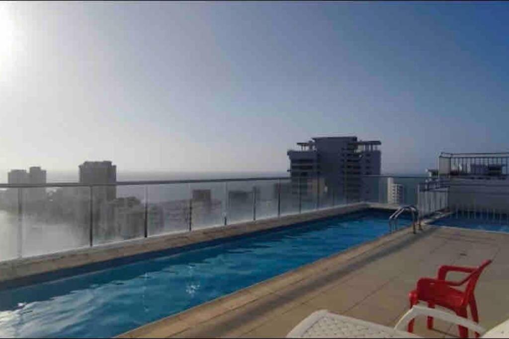 a swimming pool on the roof of a building at Bello apt, cerca al mar in Cartagena de Indias