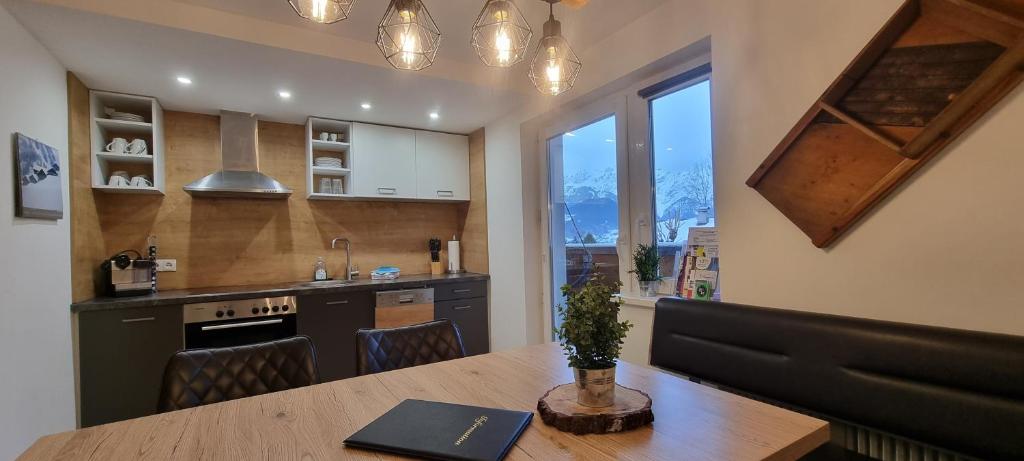 Kuchyň nebo kuchyňský kout v ubytování Haus Tisch
