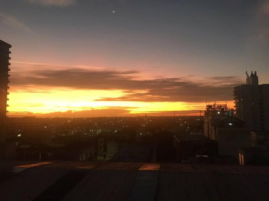 a sunset from the rooftop of a building at Joia Centro Manaus - Apartamento in Manaus