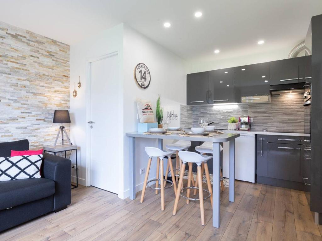 Köök või kööginurk majutusasutuses Appartement Saint-Lary-Soulan, 1 pièce, 4 personnes - FR-1-296-468