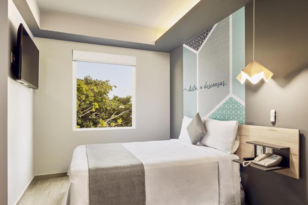 One Acapulco Diamante - Standard Queen Room
