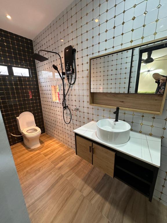 a bathroom with a sink and a toilet at Kak Ani Homestay in Pasir Gudang