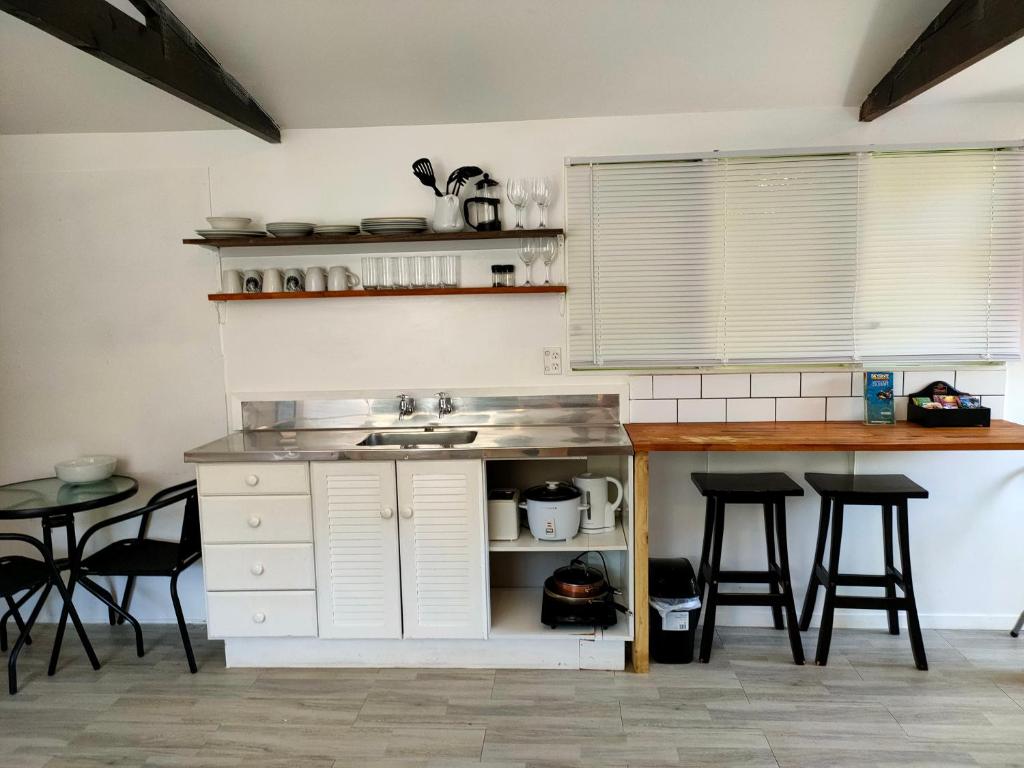 Kuchyň nebo kuchyňský kout v ubytování Aarangi Tui Motel