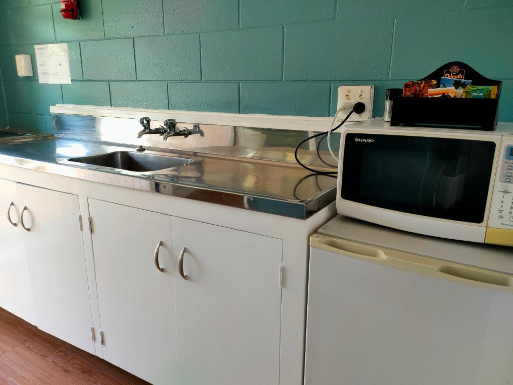 Kuchyň nebo kuchyňský kout v ubytování Aarangi Tui Motel