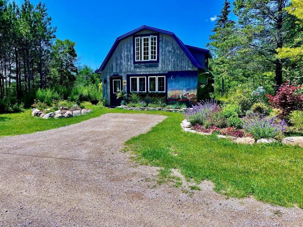 Three Sister's Cottage Barn, Sister Bay (updated prices 2024)