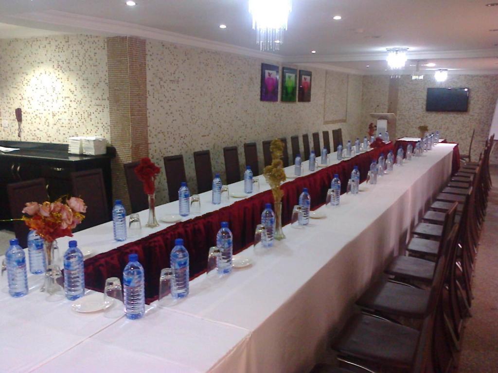 Konferenční prostory v ubytování Conference Hotel and Suites Sagamu