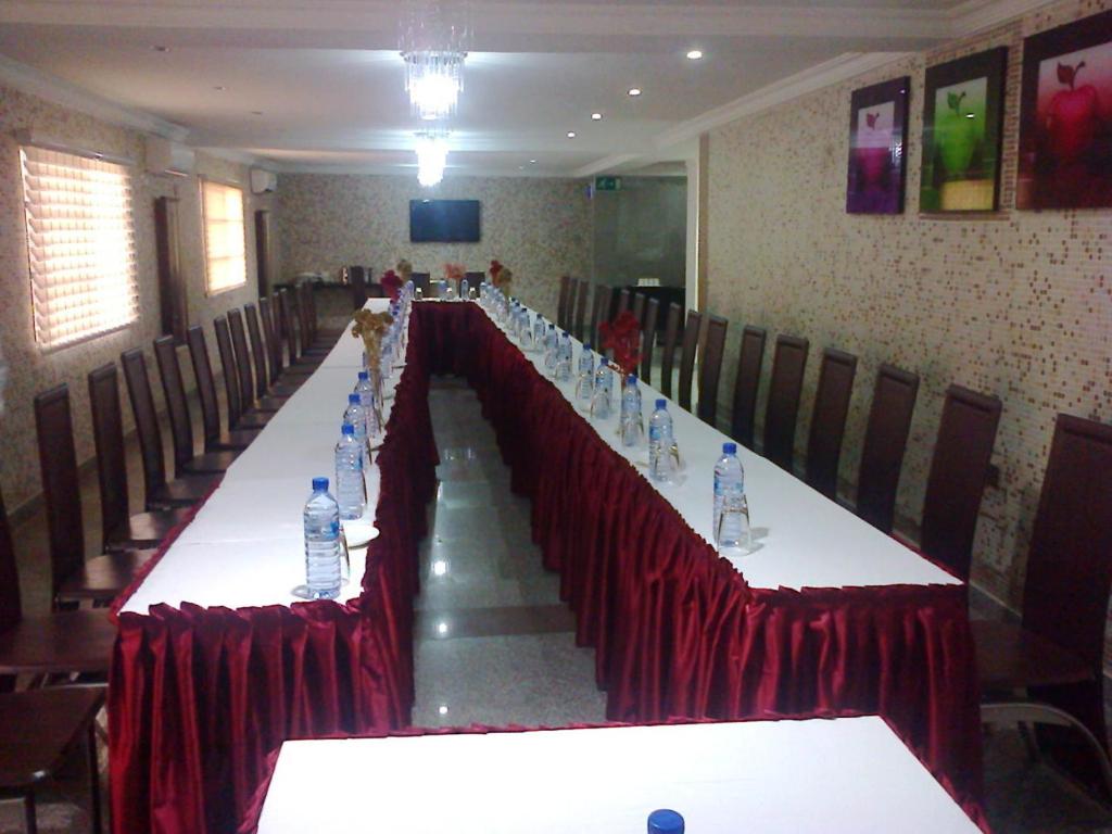 Konferenční prostory v ubytování Conference Hotel and Suites Sagamu