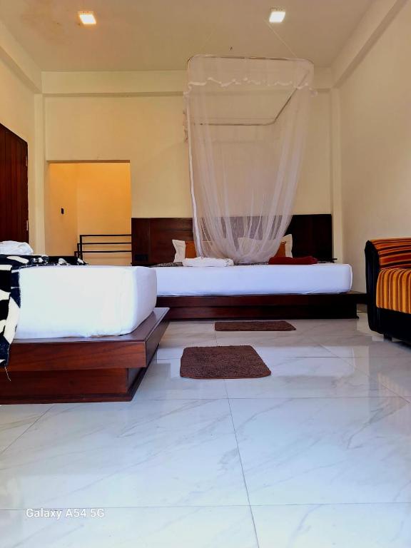 Postel nebo postele na pokoji v ubytování Ella Odyssey Inn