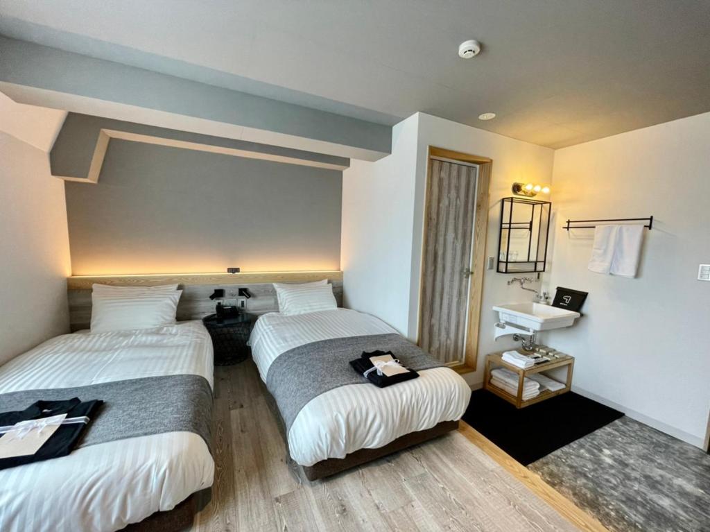 Postel nebo postele na pokoji v ubytování Fukuyama Royal Hotel