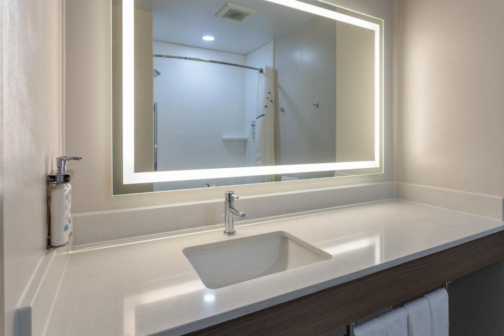 Holiday Inn Express Hotel & Suites Vineland Millville, an IHG Hotel - Chambre Standard Avec Deux Lits Queennes