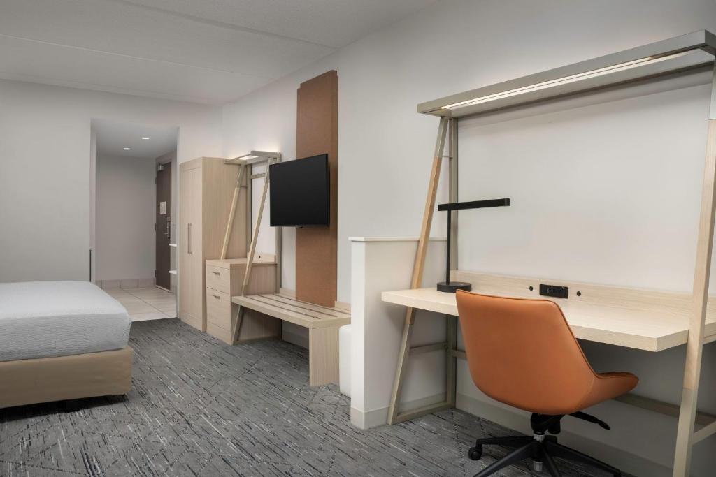 Holiday Inn Express & Suites Pittsburgh North Shore by IHG photo