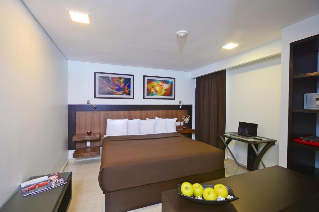 Hotel & Suites PF - Deluxe King Room