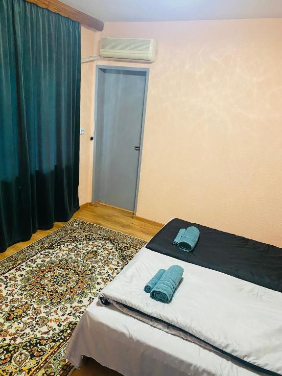 Postel nebo postele na pokoji v ubytování Апартамент за гости Байрактарова