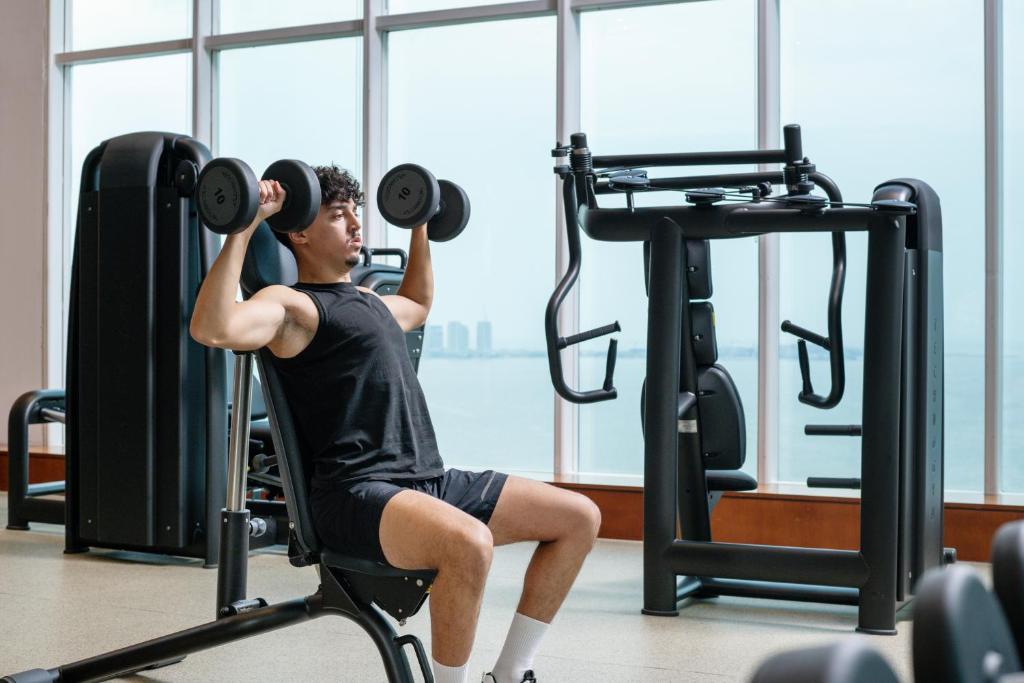 Fitness centrum a/nebo fitness zařízení v ubytování Delta Hotels by Marriott City Center Doha
