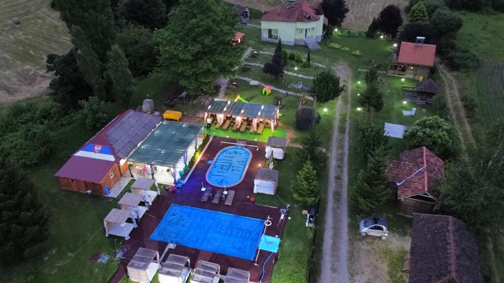 Bazén v ubytování Brvnare Rodjak sa sela nebo v jeho okolí