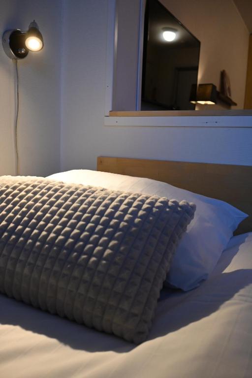 Postel nebo postele na pokoji v ubytování Hotell Lyktan
