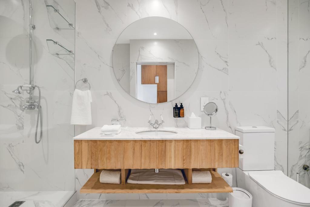 Um banheiro em The Marly Boutique Hotel