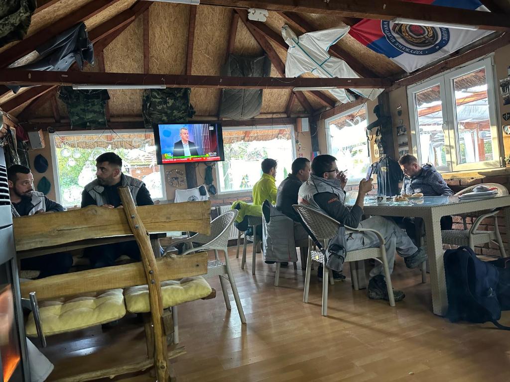 Restaurace v ubytování Brvnare Rodjak sa sela