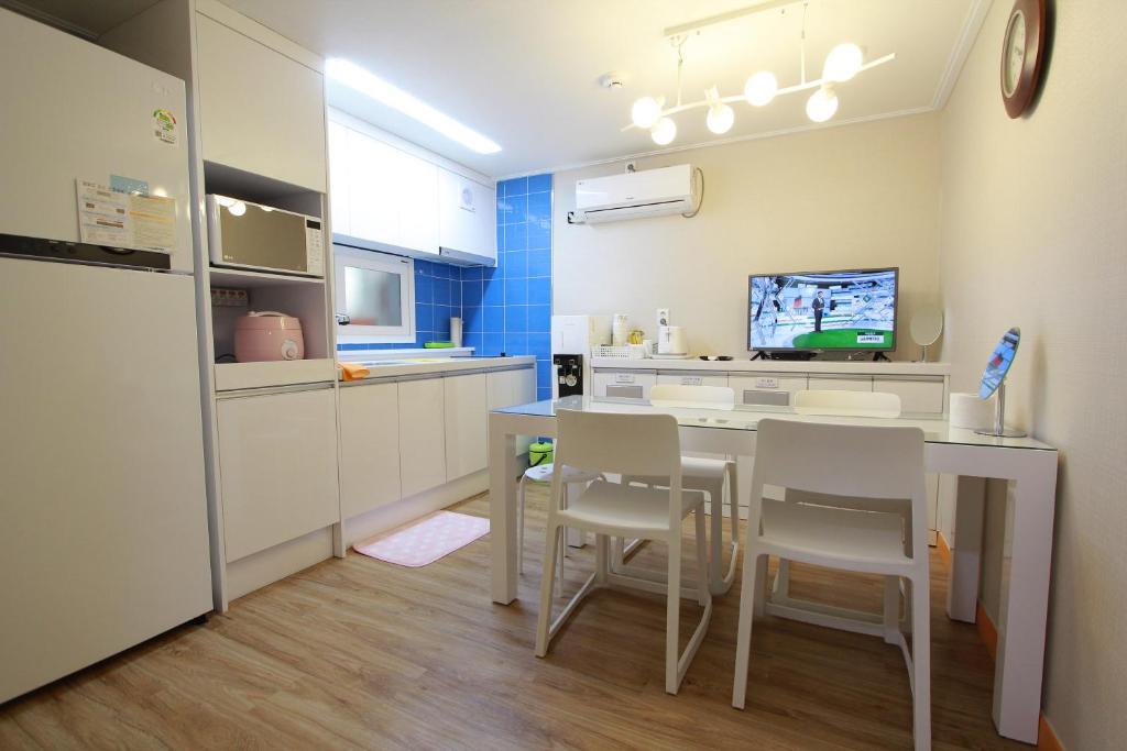 Cuina o zona de cuina de Hongdae guesthouse Cocon Stay - Female only