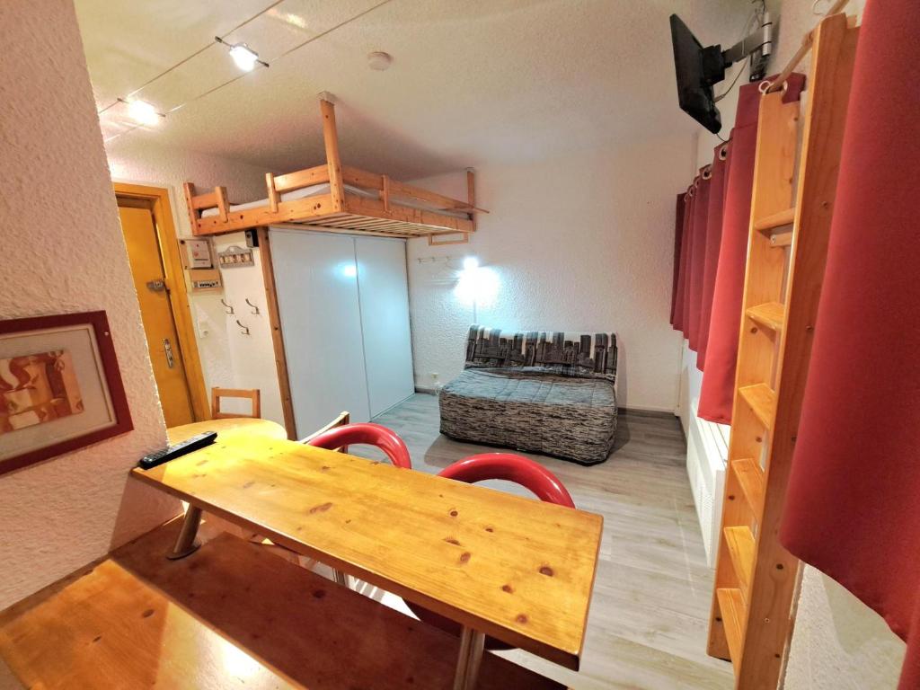 STUDIO CHALEUREUX aux pieds des pistes de ski des Glovettes - Studio