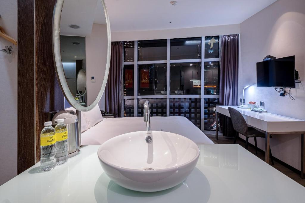 a bathroom with a bowl sink on a counter at CHECK inn Taipei Xinyi in Taipei