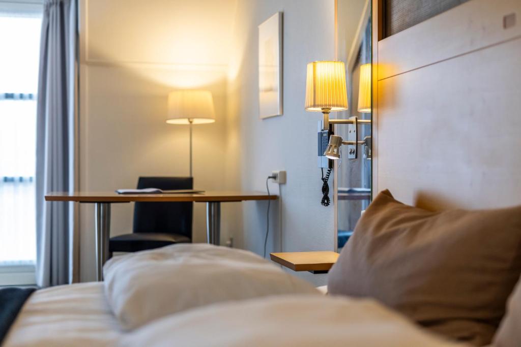 Postel nebo postele na pokoji v ubytování Hotel Tønderhus
