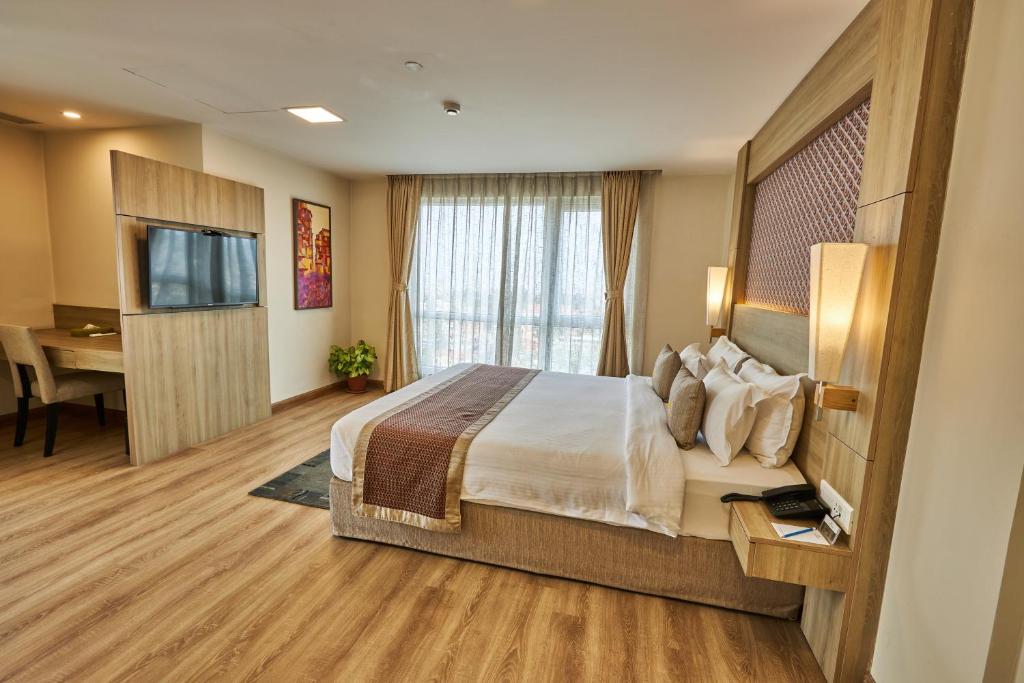 Postel nebo postele na pokoji v ubytování Hotel Crowne Imperial