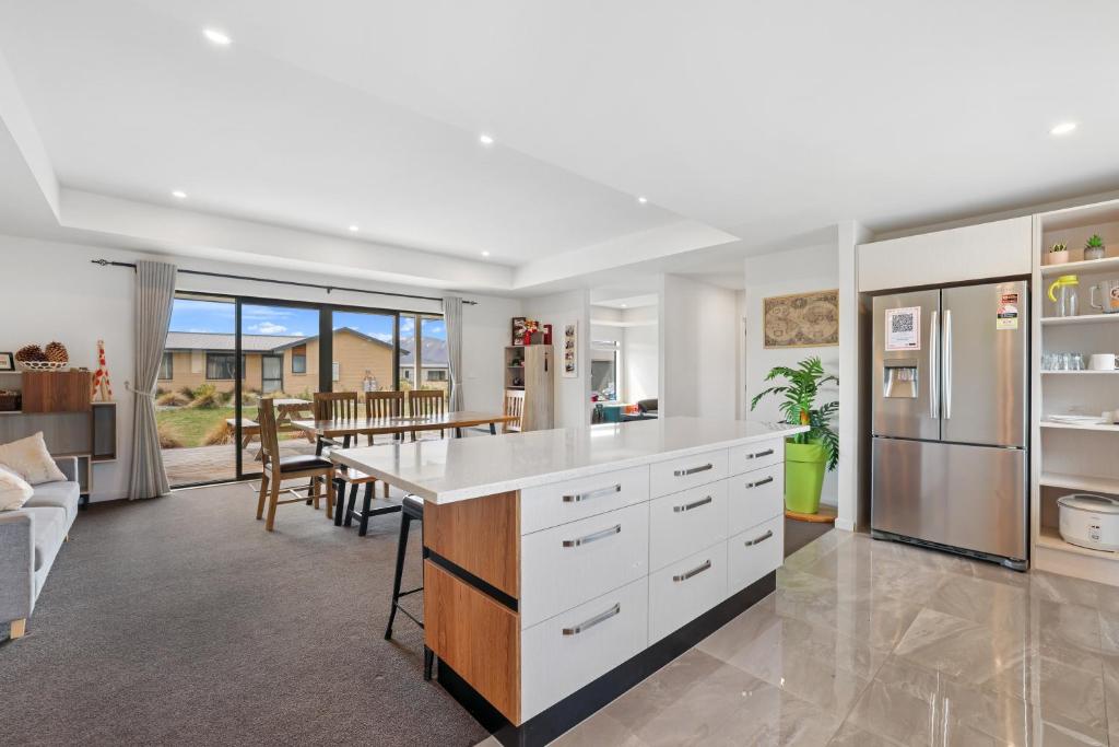 a kitchen and dining room with a large white counter top at Hunter 3 Bedroom Apartment C in Lake Tekapo