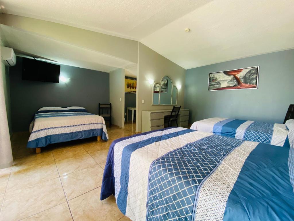 Hotel La Cascada - Family Room With Bathroom