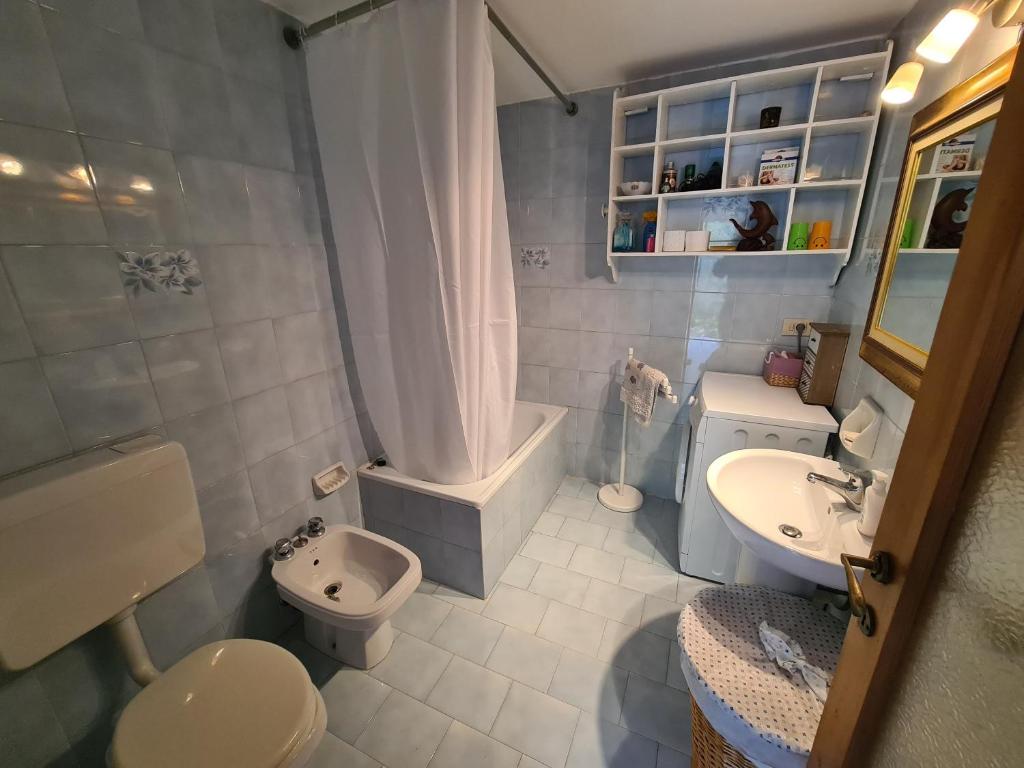 Kúpeľňa v ubytovaní Castrusso il Frantoio di Rapallo by PortofinoVacanze