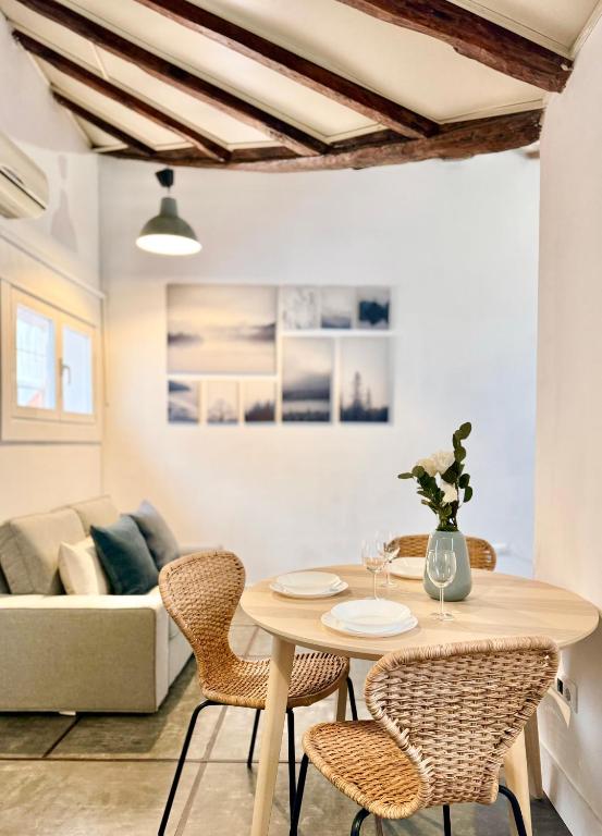 Tirso de Molina IV – Studio in the City Centre