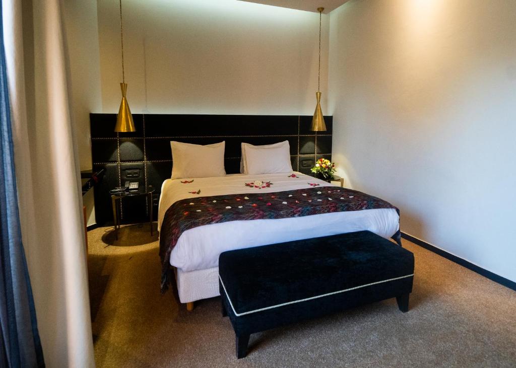 Postel nebo postele na pokoji v ubytování Hotel Le Rocher Marrakech